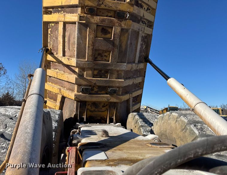 image for item DH9696 1998 Caterpillar D400E articulated haul truck