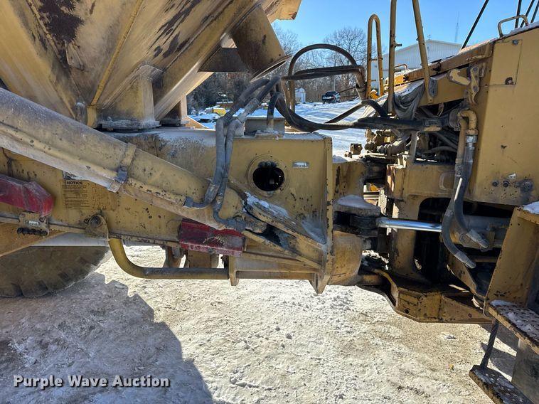 image for item DH9696 1998 Caterpillar D400E articulated haul truck