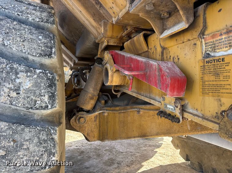 image for item DH9696 1998 Caterpillar D400E articulated haul truck