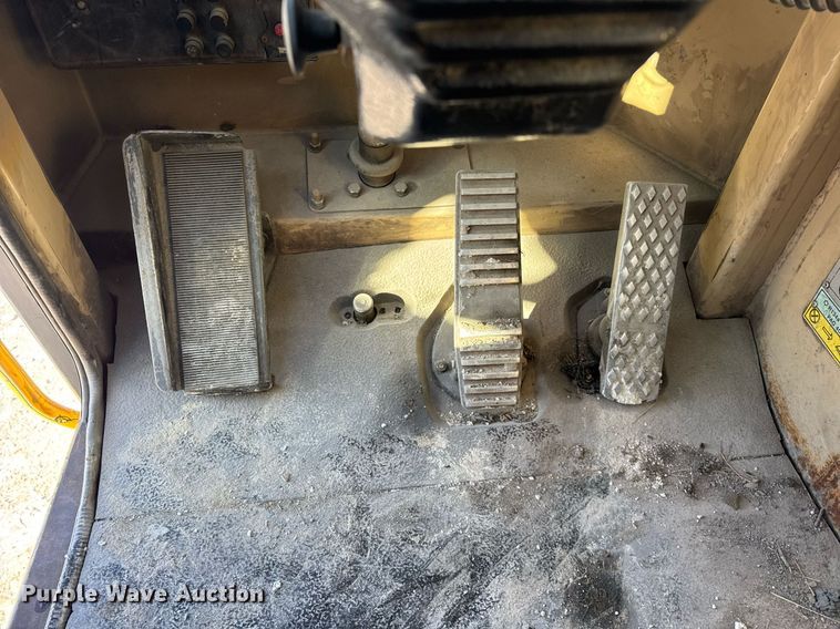 image for item DH9696 1998 Caterpillar D400E articulated haul truck