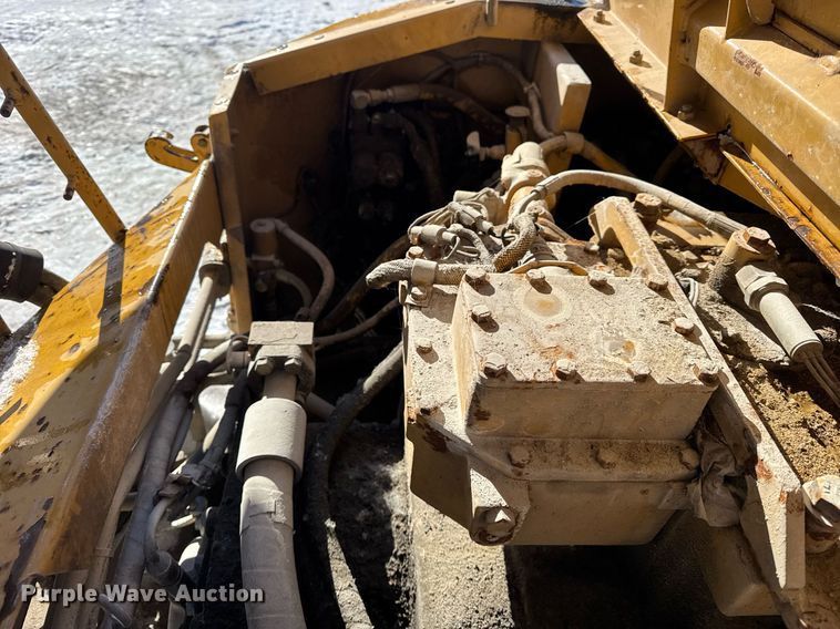 image for item DH9696 1998 Caterpillar D400E articulated haul truck