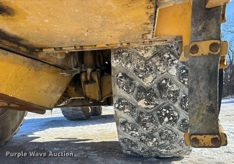 image for item DH9696 1998 Caterpillar D400E articulated haul truck