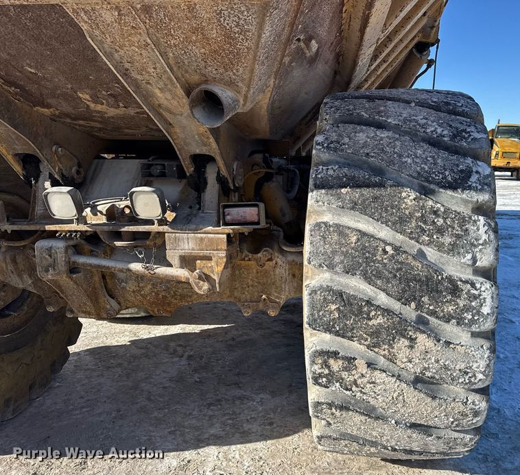 image for item DH9696 1998 Caterpillar D400E articulated haul truck