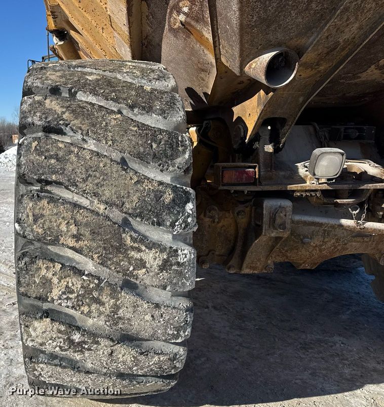 image for item DH9696 1998 Caterpillar D400E articulated haul truck