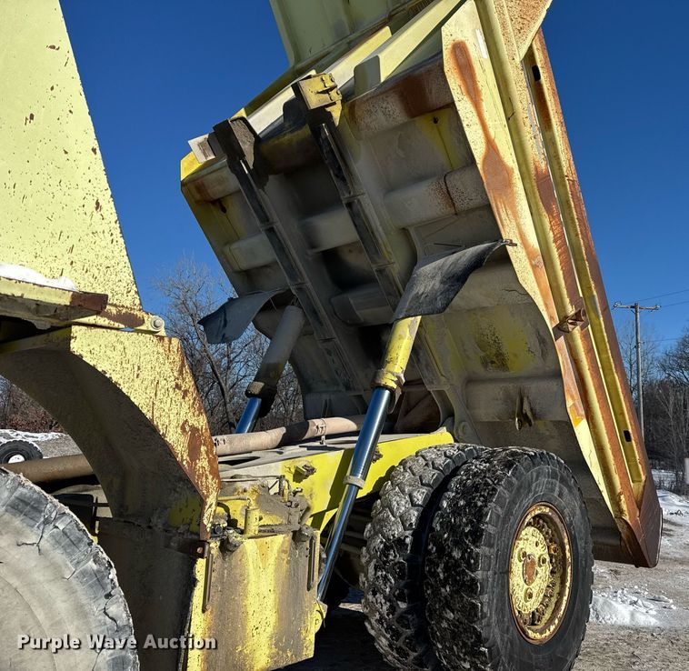 image for item DH9698 1997 Euclid R40 haul truck