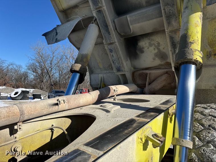 image for item DH9698 1997 Euclid R40 haul truck