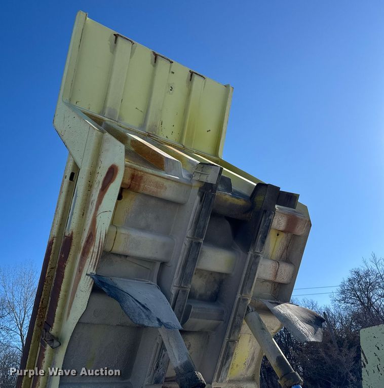 image for item DH9698 1997 Euclid R40 haul truck