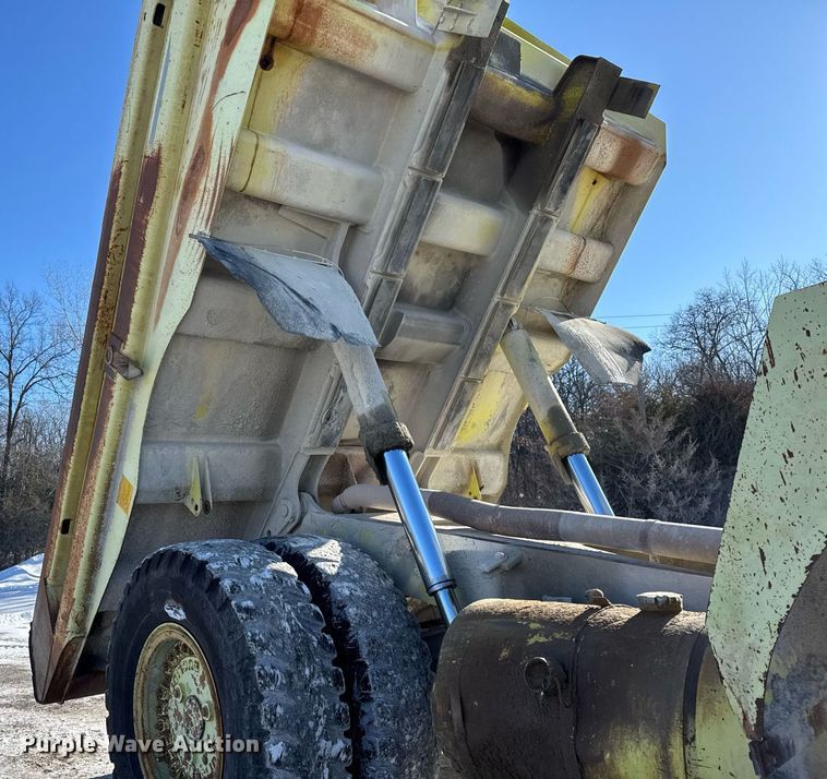 image for item DH9698 1997 Euclid R40 haul truck