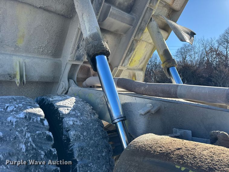 image for item DH9698 1997 Euclid R40 haul truck