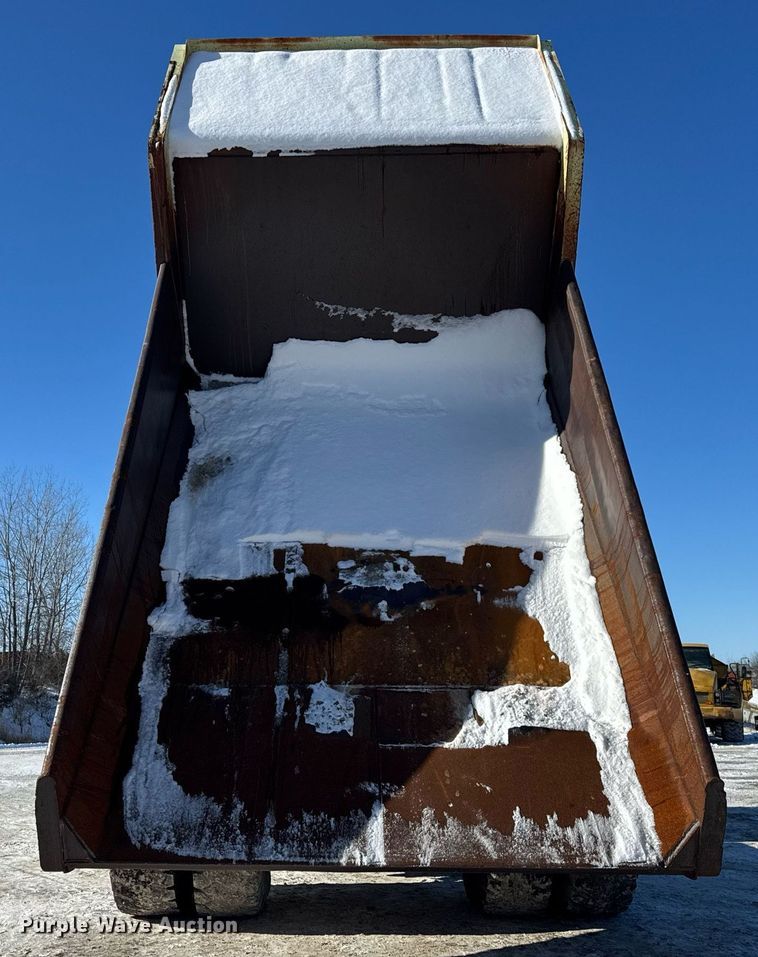 image for item DH9698 1997 Euclid R40 haul truck