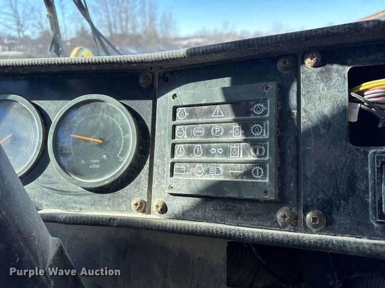 image for item DH9698 1997 Euclid R40 haul truck