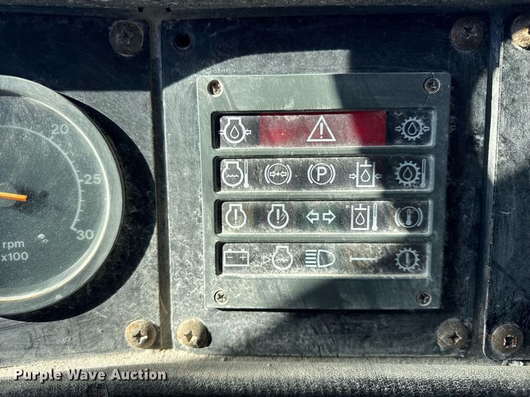 image for item DH9698 1997 Euclid R40 haul truck