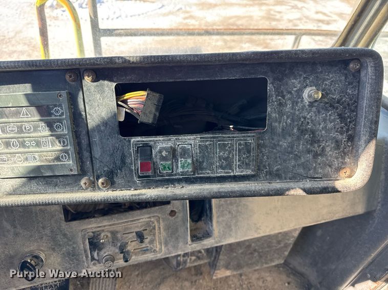 image for item DH9698 1997 Euclid R40 haul truck