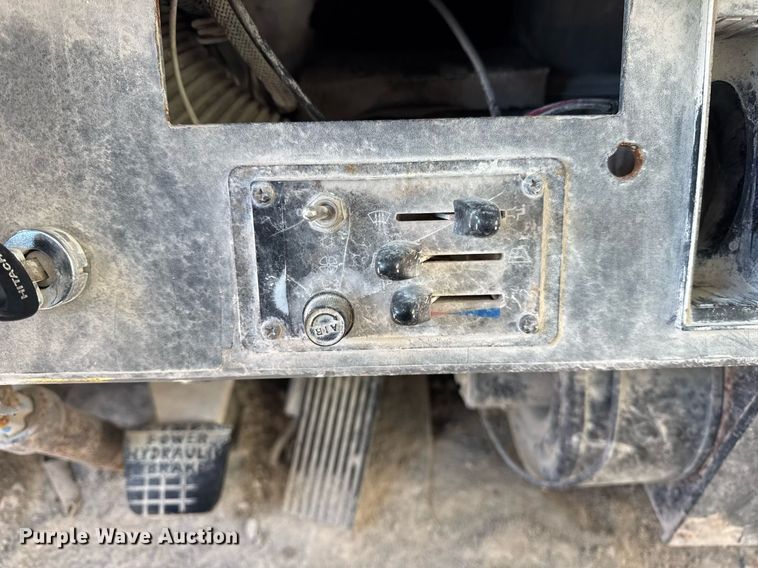 image for item DH9698 1997 Euclid R40 haul truck