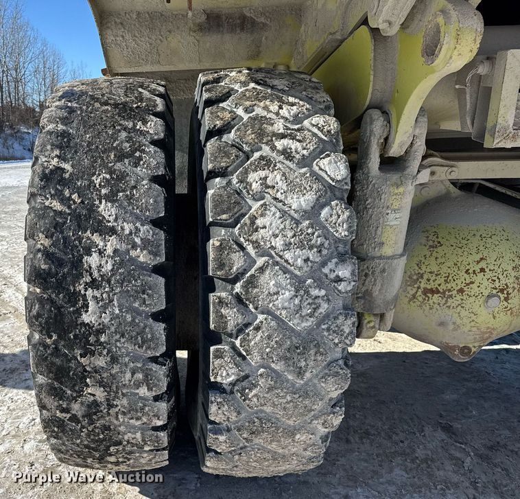 image for item DH9698 1997 Euclid R40 haul truck