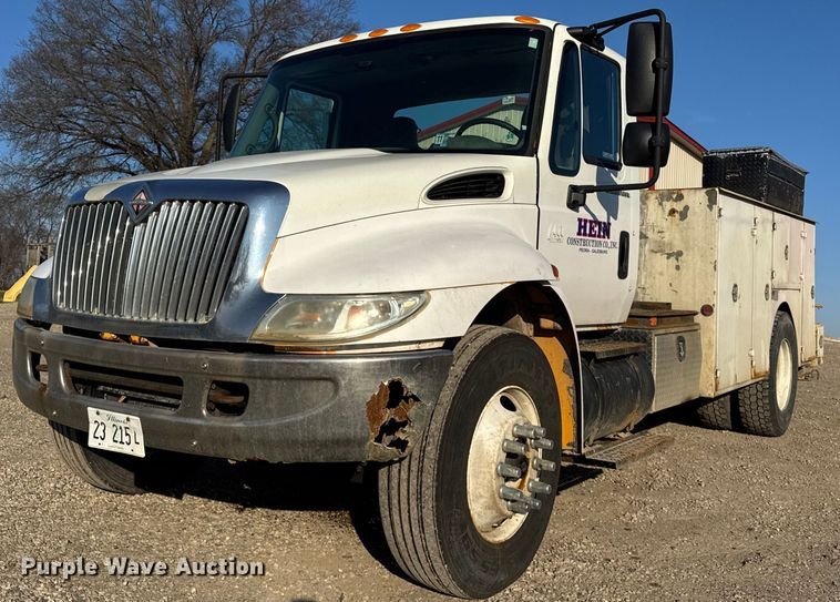 image for item DH9729 2003 International 4400 utility / service truck
