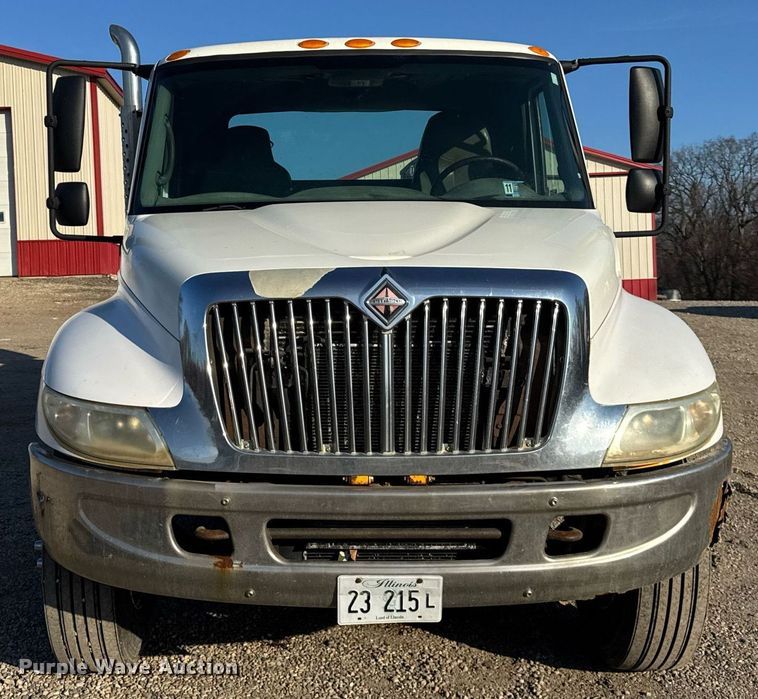 image for item DH9729 2003 International 4400 utility / service truck