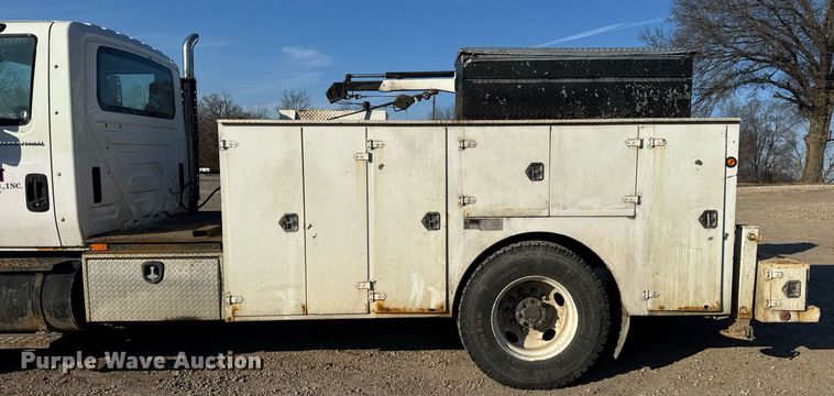 image for item DH9729 2003 International 4400 utility / service truck