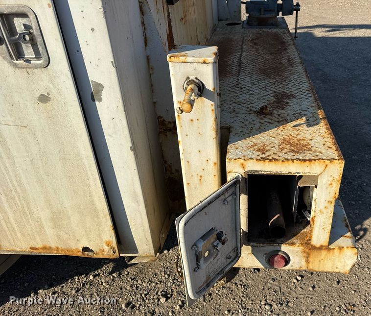 image for item DH9729 2003 International 4400 utility / service truck