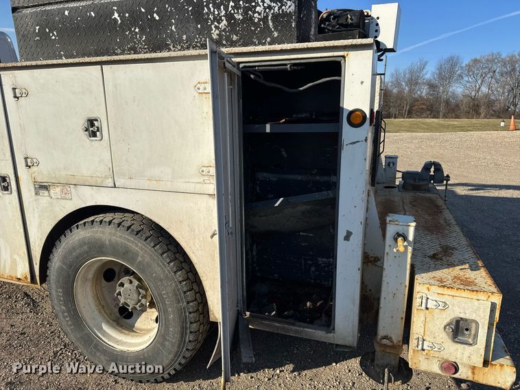 image for item DH9729 2003 International 4400 utility / service truck