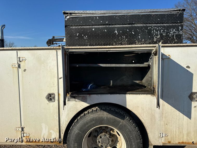 image for item DH9729 2003 International 4400 utility / service truck