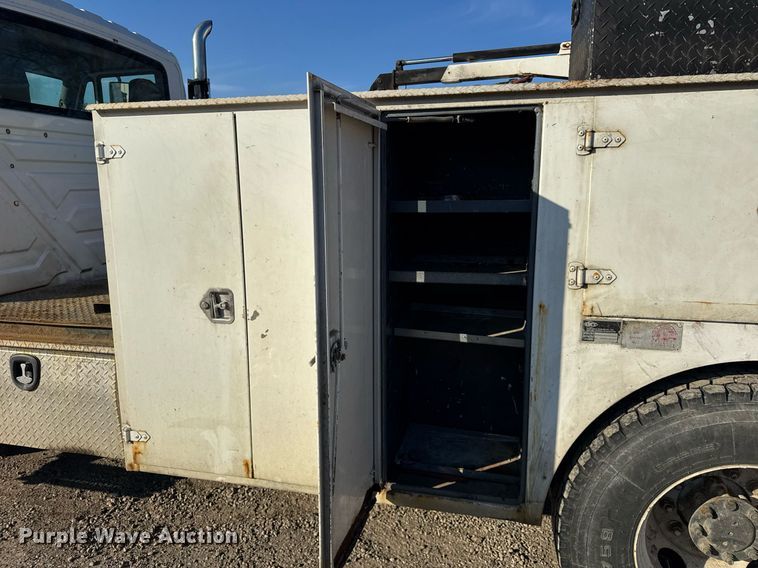 image for item DH9729 2003 International 4400 utility / service truck