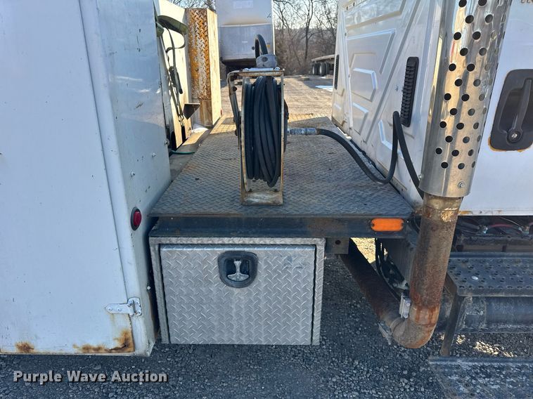 image for item DH9729 2003 International 4400 utility / service truck