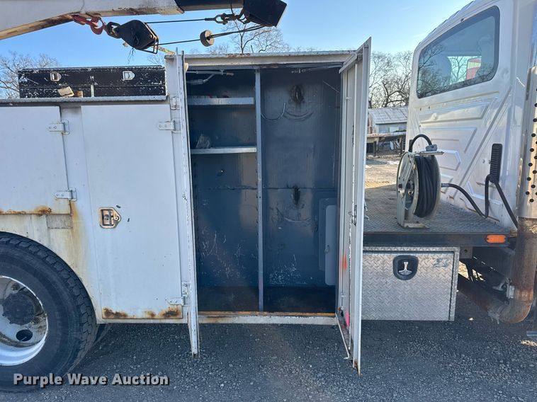 image for item DH9729 2003 International 4400 utility / service truck