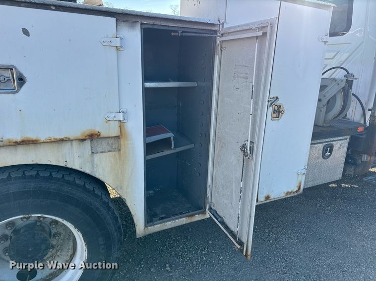 image for item DH9729 2003 International 4400 utility / service truck