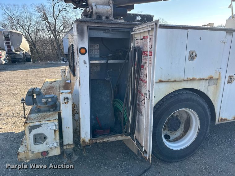 image for item DH9729 2003 International 4400 utility / service truck