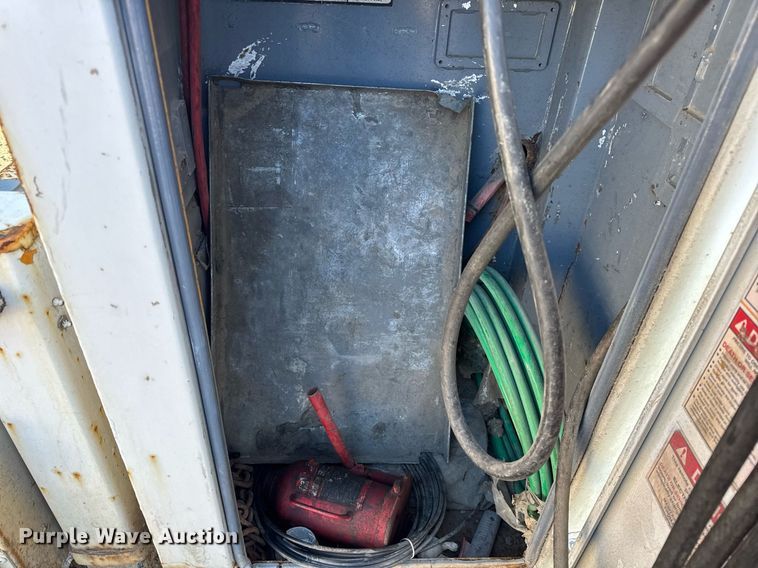 image for item DH9729 2003 International 4400 utility / service truck