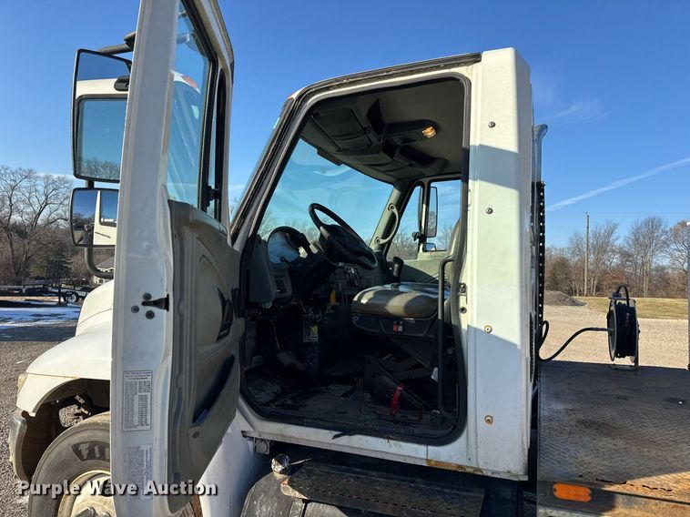 image for item DH9729 2003 International 4400 utility / service truck