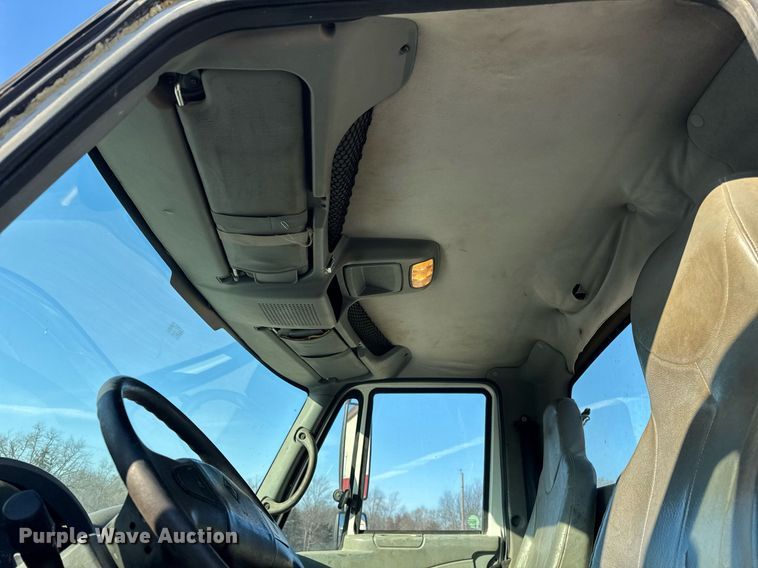 image for item DH9729 2003 International 4400 utility / service truck