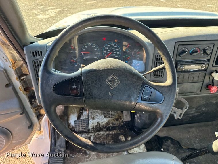 image for item DH9729 2003 International 4400 utility / service truck