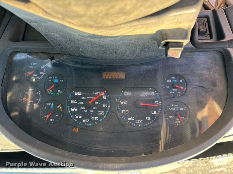 image for item DH9729 2003 International 4400 utility / service truck