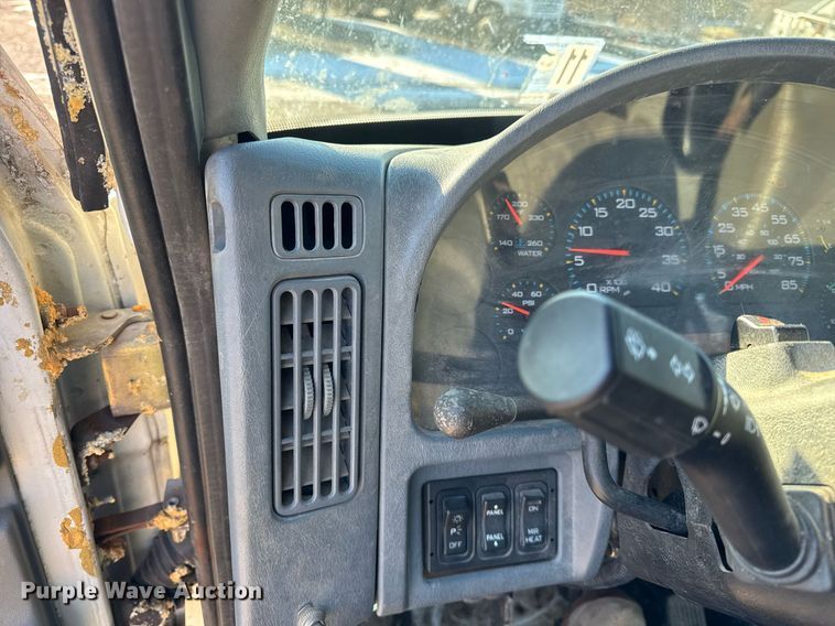 image for item DH9729 2003 International 4400 utility / service truck