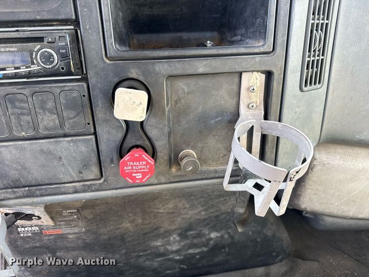 image for item DH9729 2003 International 4400 utility / service truck