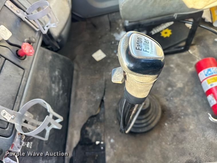 image for item DH9729 2003 International 4400 utility / service truck