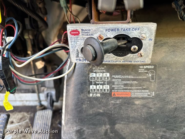 image for item DH9729 2003 International 4400 utility / service truck