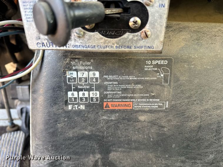 image for item DH9729 2003 International 4400 utility / service truck