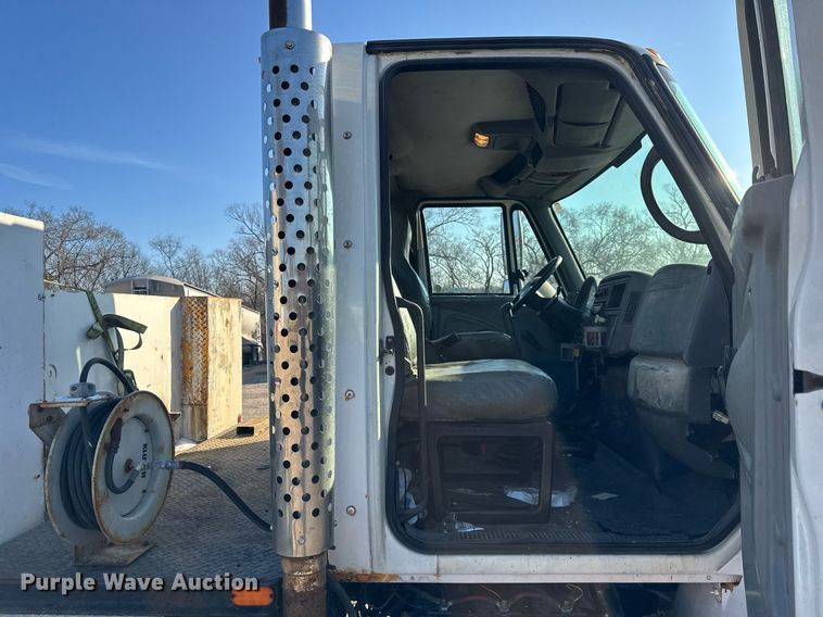 image for item DH9729 2003 International 4400 utility / service truck