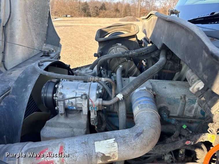 image for item DH9729 2003 International 4400 utility / service truck