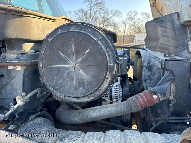 image for item DH9729 2003 International 4400 utility / service truck