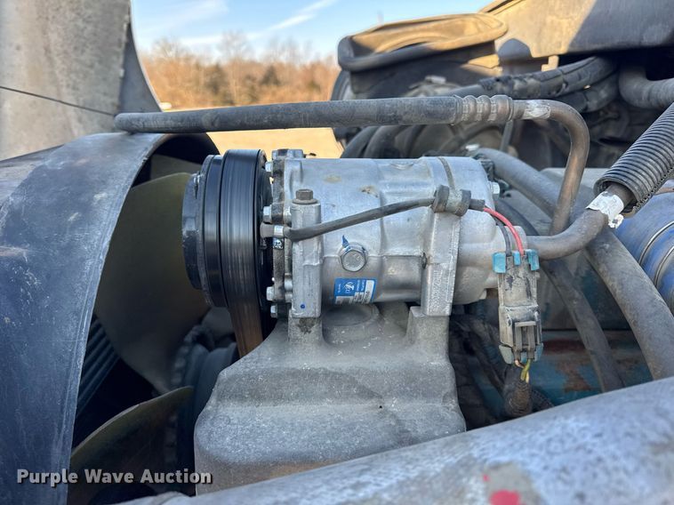 image for item DH9729 2003 International 4400 utility / service truck