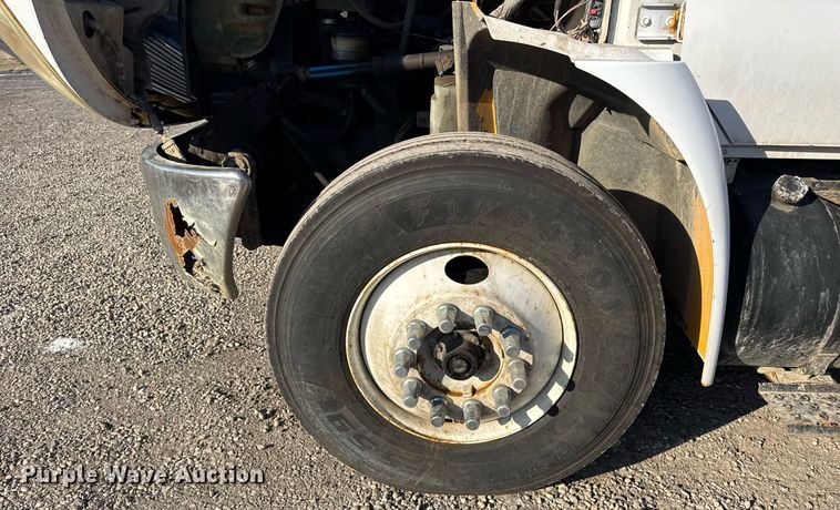 image for item DH9729 2003 International 4400 utility / service truck