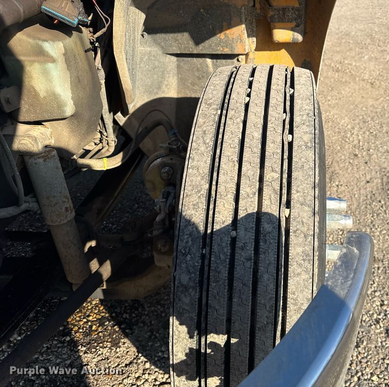 image for item DH9729 2003 International 4400 utility / service truck