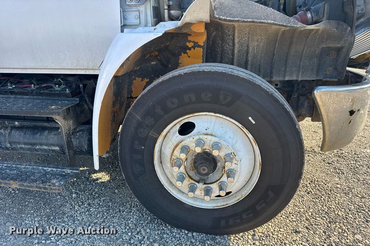 image for item DH9729 2003 International 4400 utility / service truck