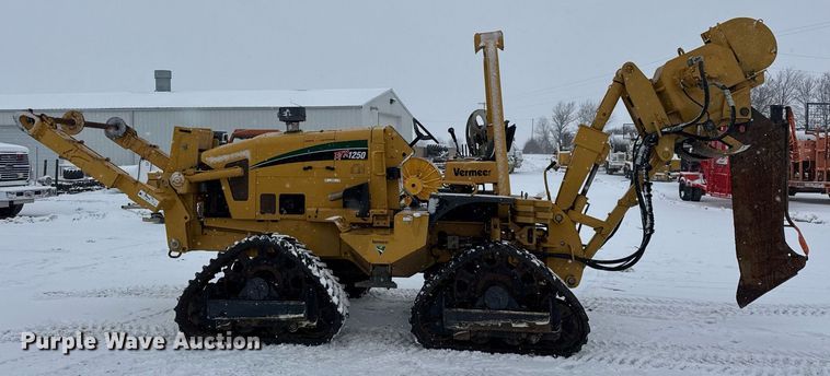 image for item DH9750 2015 Vermeer RTX1250 cable plow
