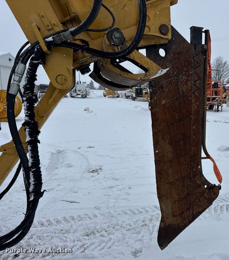 image for item DH9750 2015 Vermeer RTX1250 cable plow