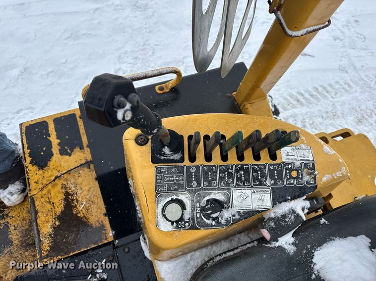 image for item DH9750 2015 Vermeer RTX1250 cable plow